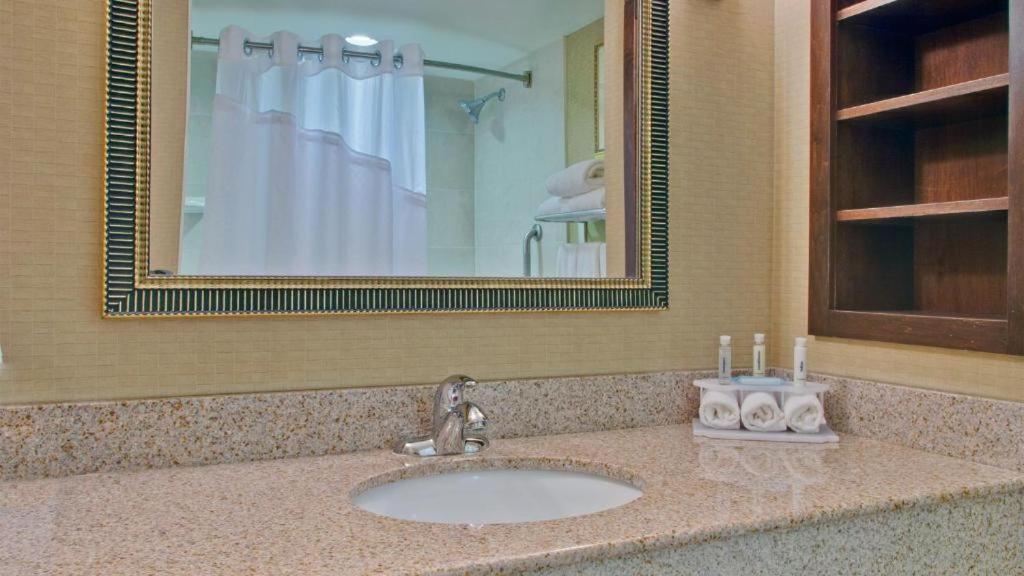Holiday Inn Express & Suites Huntsville By Ihg Ngoại thất bức ảnh